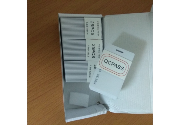 Thẻ cảm ứng dày dùng chấm công tần số 125khz